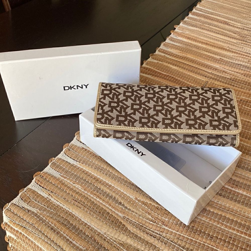 NWT clutch wallet with side zip and snap front closure DKNY brown and tan